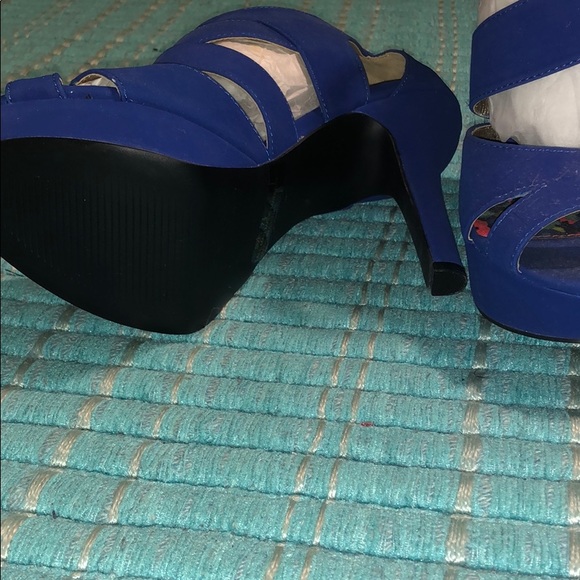 Heels - Picture 2 of 2